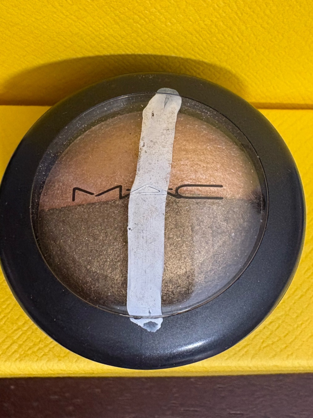 VINTAGE LIMITED EDITION MAC Cosmetics dual eyeshadow-Bright Side Gallery Girl